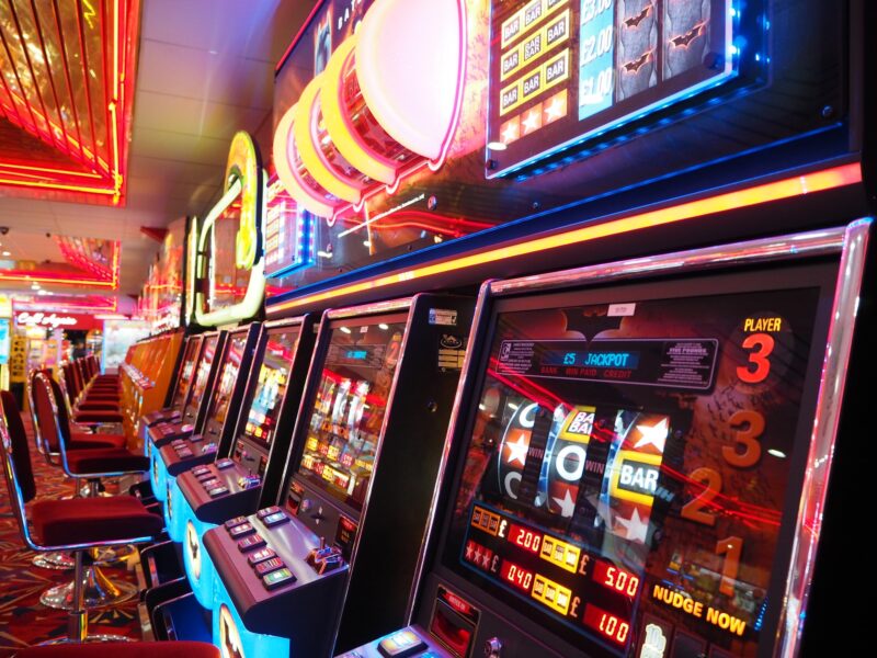 How To Win On Online Slots Without Maximum Betting? - Home Run On Wheels