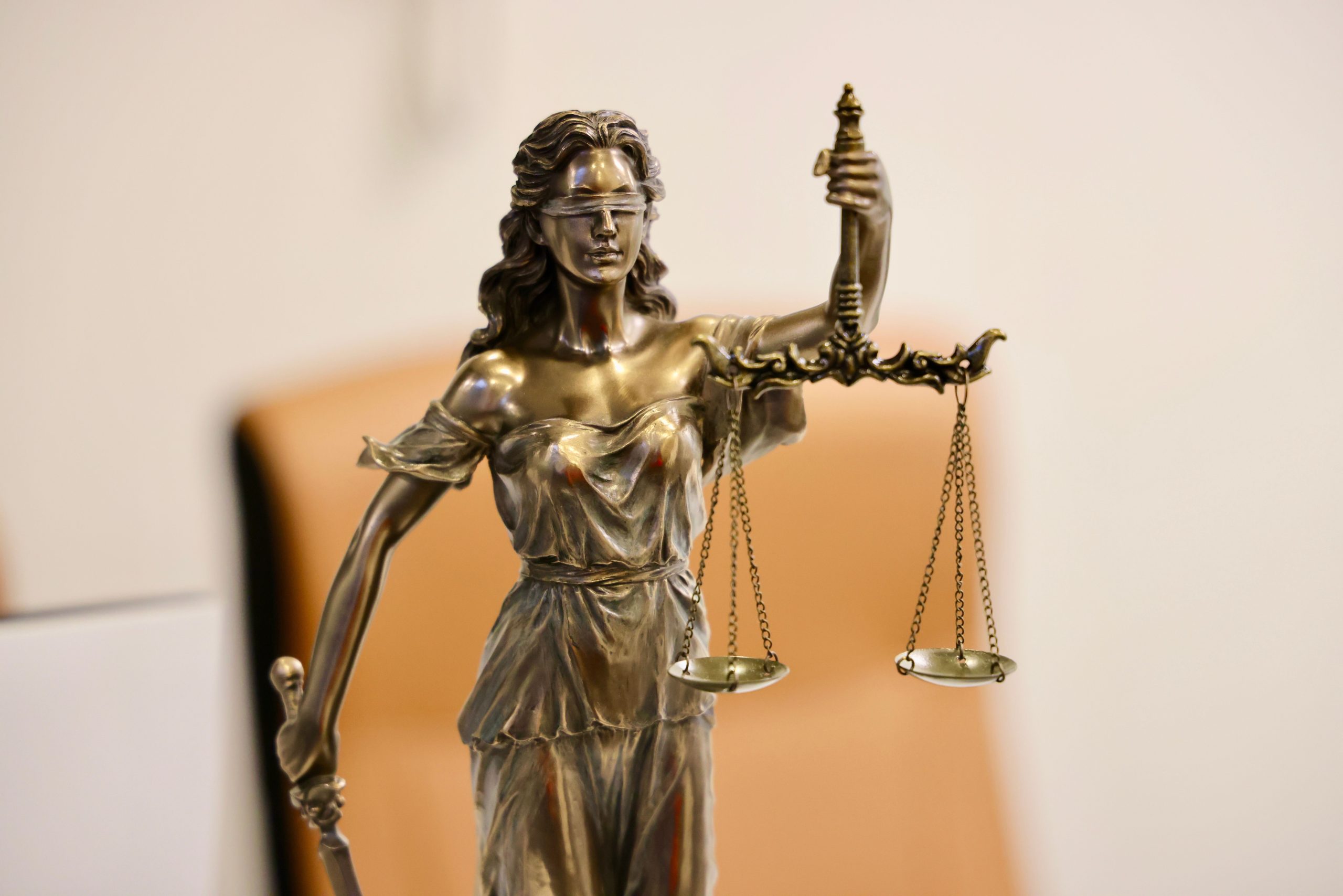 Close-up of the Lady Justice statue holding scales, symbolizing justice and fairness in third-party lawsuit funding debates